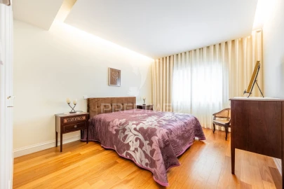 Moradia T5 para Venda em Arcozelo