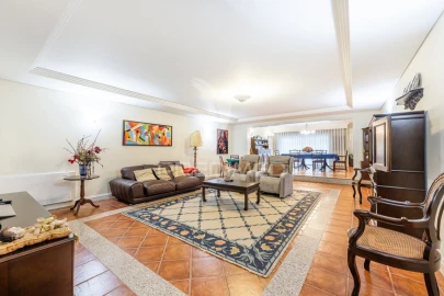 Moradia T5 para Venda em Arcozelo