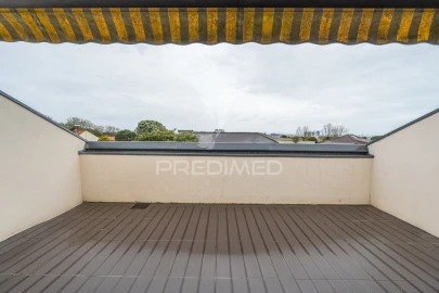 Moradia T5 para Venda em Arcozelo