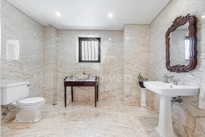Moradia T5 para Venda em Arcozelo