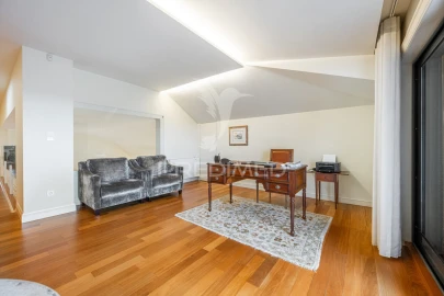 Moradia T5 para Venda em Arcozelo