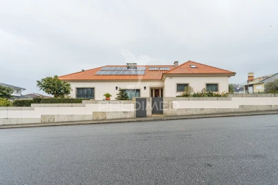 Moradia T5 para Venda em Arcozelo