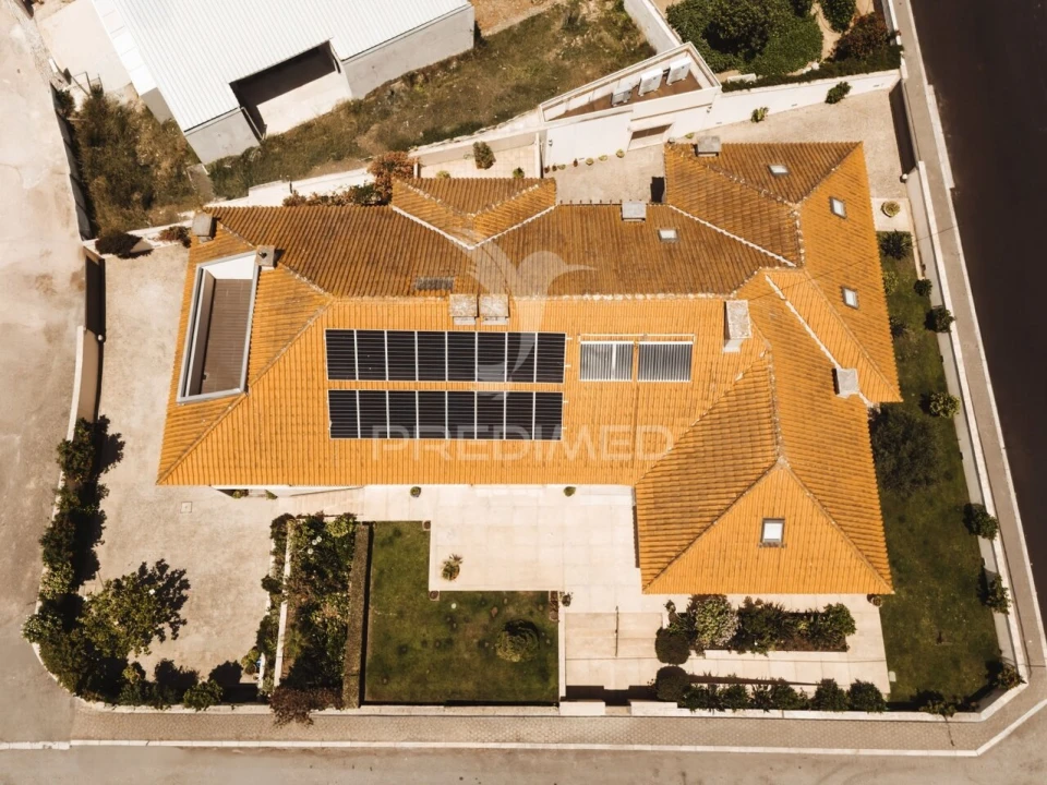 Moradia T5 para Venda em Arcozelo Foto 4