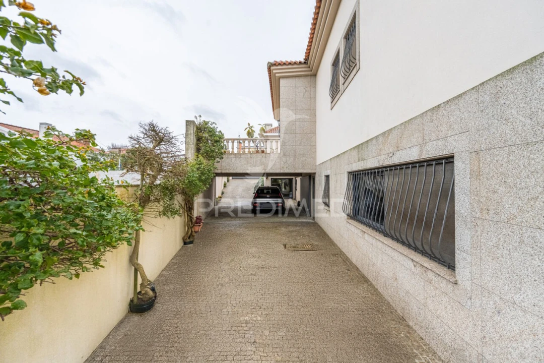 Moradia T5 para Venda em Arcozelo Foto 18