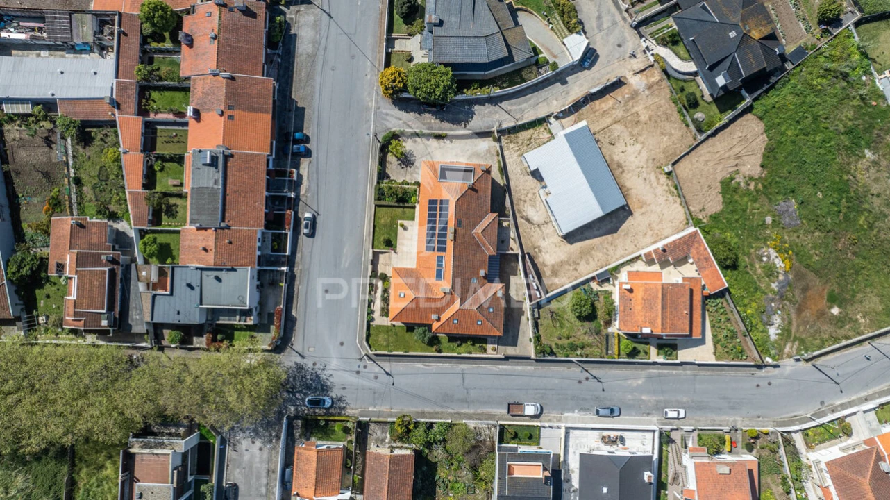 Moradia T5 para Venda em Arcozelo Foto 31