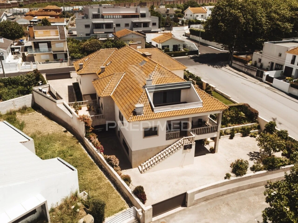 Moradia T5 para Venda em Arcozelo Foto 2