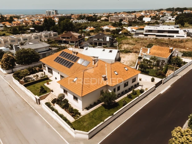 Moradia T5 para Venda em Arcozelo Foto 3