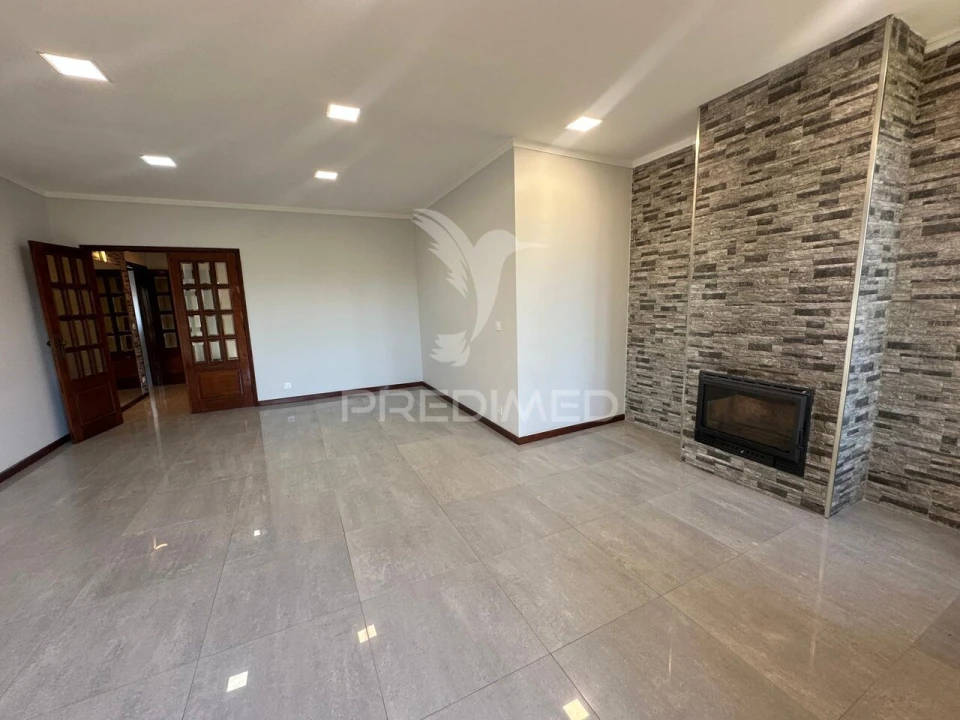 Apartamento T3 para Venda em Paços de Brandão Foto 4