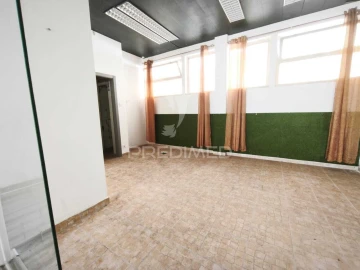 Loja para Venda em Algueirão-Mem Martins