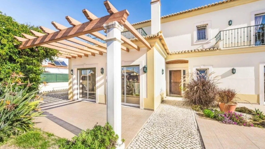 Moradia T4 para Venda em Guia