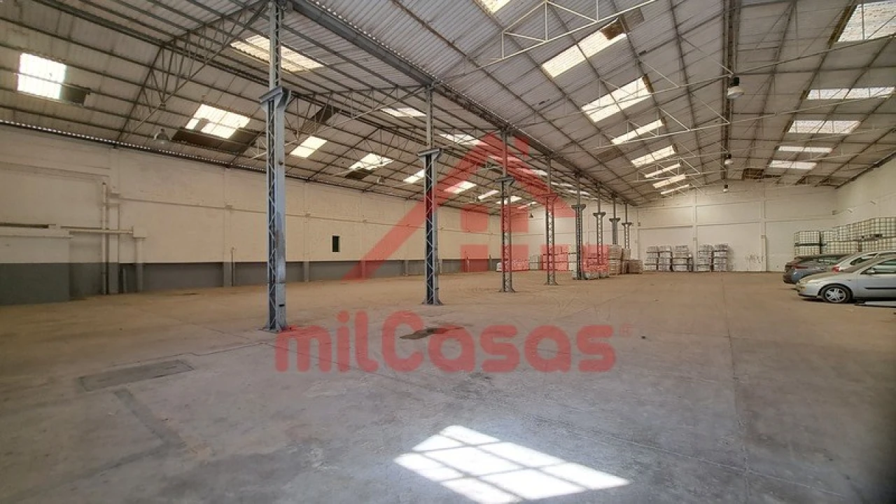 Armazém para Arrendamento em Santa Maria, São Pedro e Matacães Foto 2