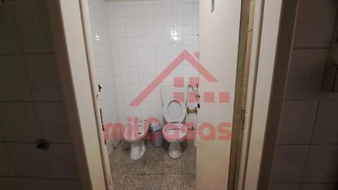 Armazém para Arrendamento em Santa Maria, São Pedro e Matacães