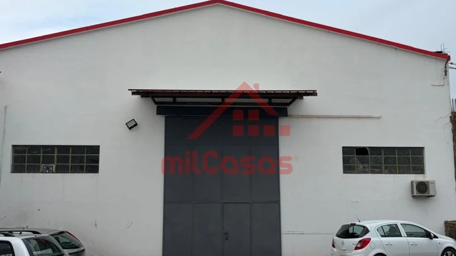 Armazém para Arrendamento em Santa Maria, São Pedro e Matacães