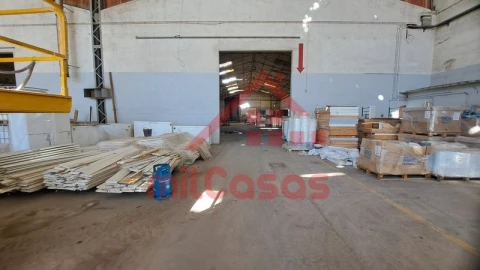 Armazém para Arrendamento em Santa Maria, São Pedro e Matacães