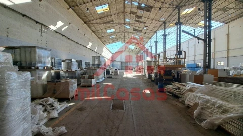 Armazém para Arrendamento em Santa Maria, São Pedro e Matacães