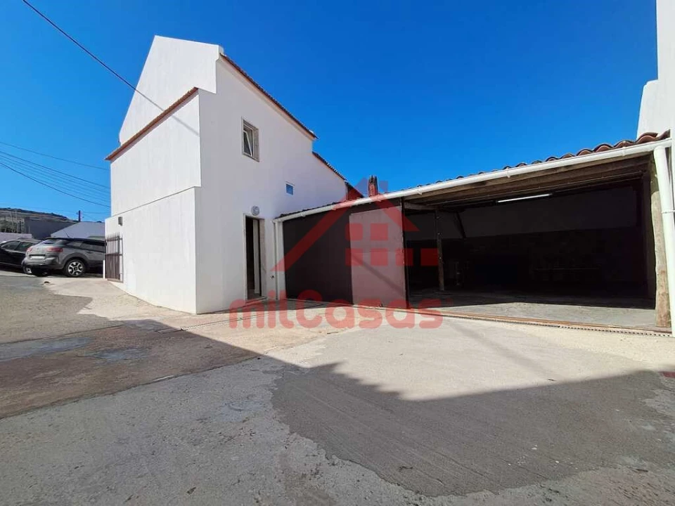 Moradia T2 para Venda em Igreja Nova e Cheleiros Foto 2