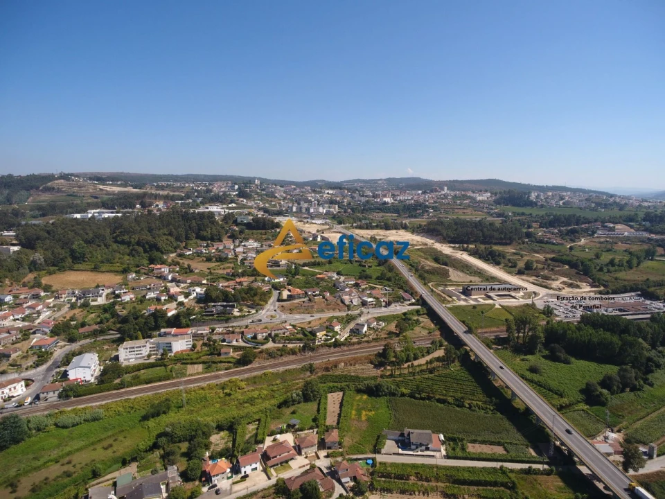 Loja para Arrendamento em Penafiel Foto 2