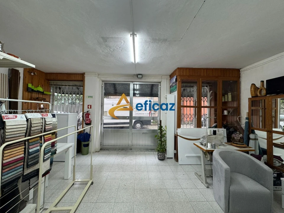 Loja para Arrendamento em Penafiel Foto 4