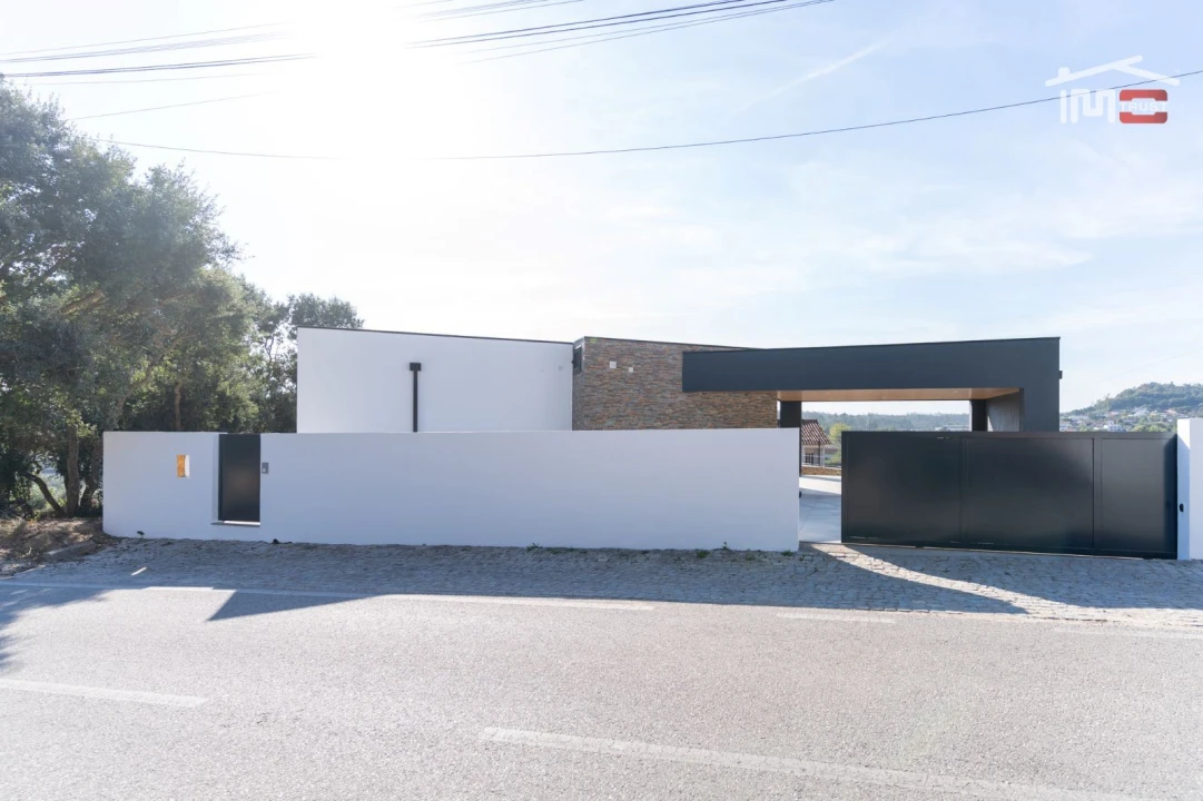 Moradia T3 para Venda em Nossa Senhora da Piedade Foto 1