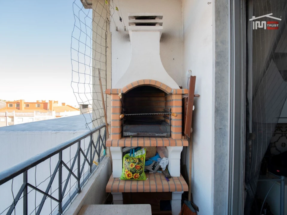 Apartamento T2 para Venda em Queluz e Belas Foto 3