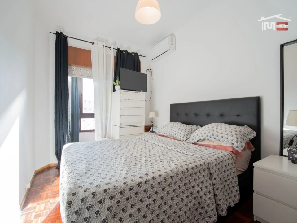 Apartamento T2 para Venda em Queluz e Belas Foto 17