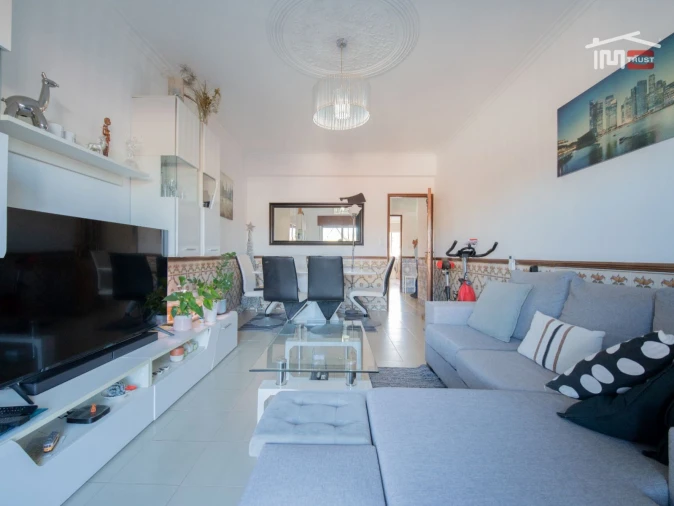 Apartamento T2 para Venda em Queluz e Belas Foto 2