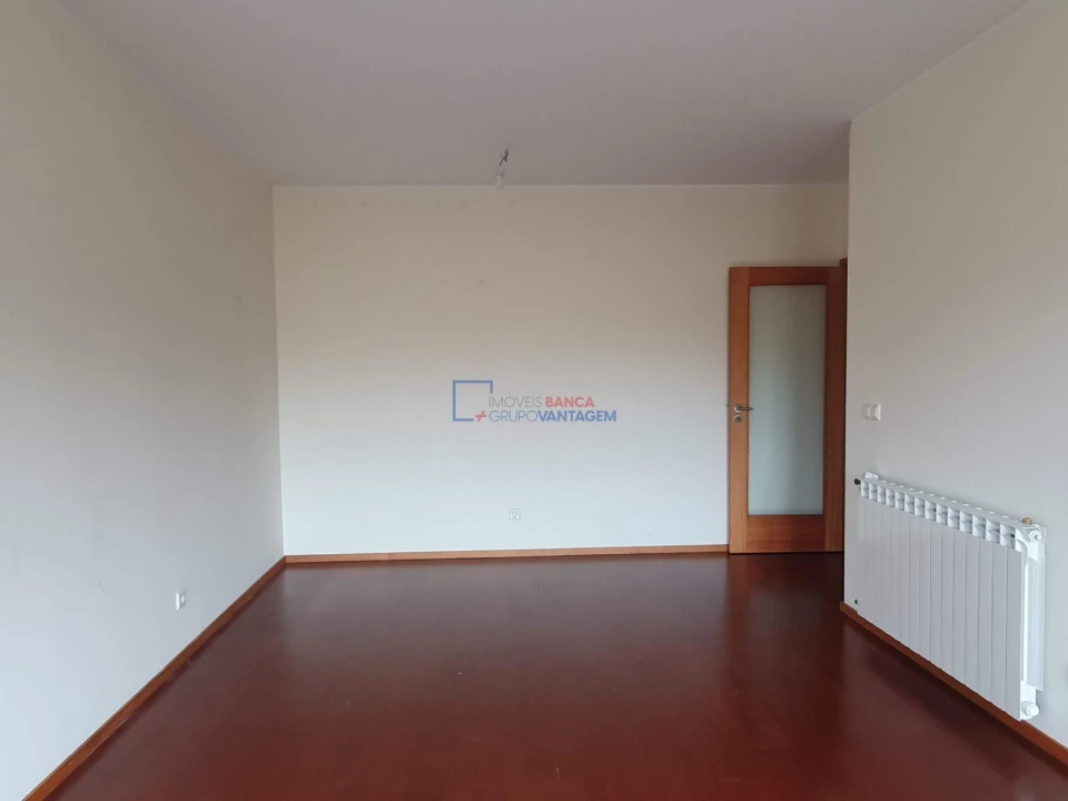 Apartamento T3 para Venda em Oliveira do Douro Foto 4