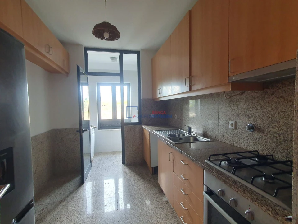 Apartamento T3 para Venda em Oliveira do Douro Foto 5