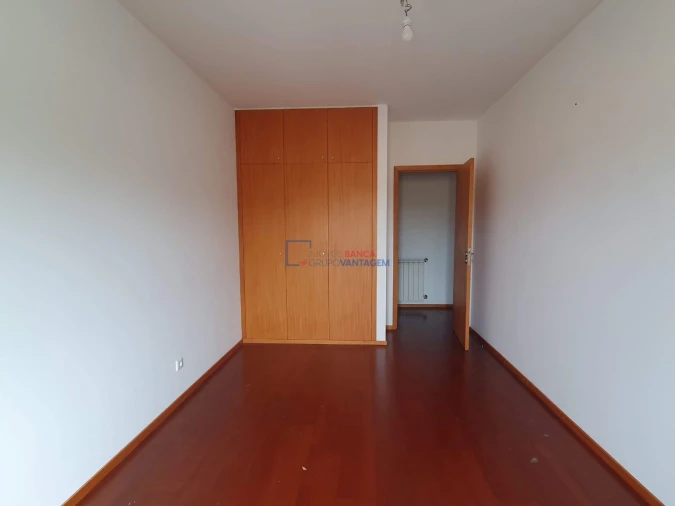 Apartamento T3 para Venda em Oliveira do Douro Foto 11