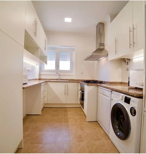 Quarto para Arrendamento em Alvalade
