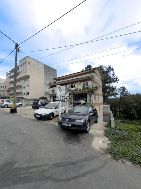 Armazém para Arrendamento em Valongo