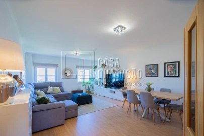 Apartamento T3 para Venda em Carnaxide e Queijas