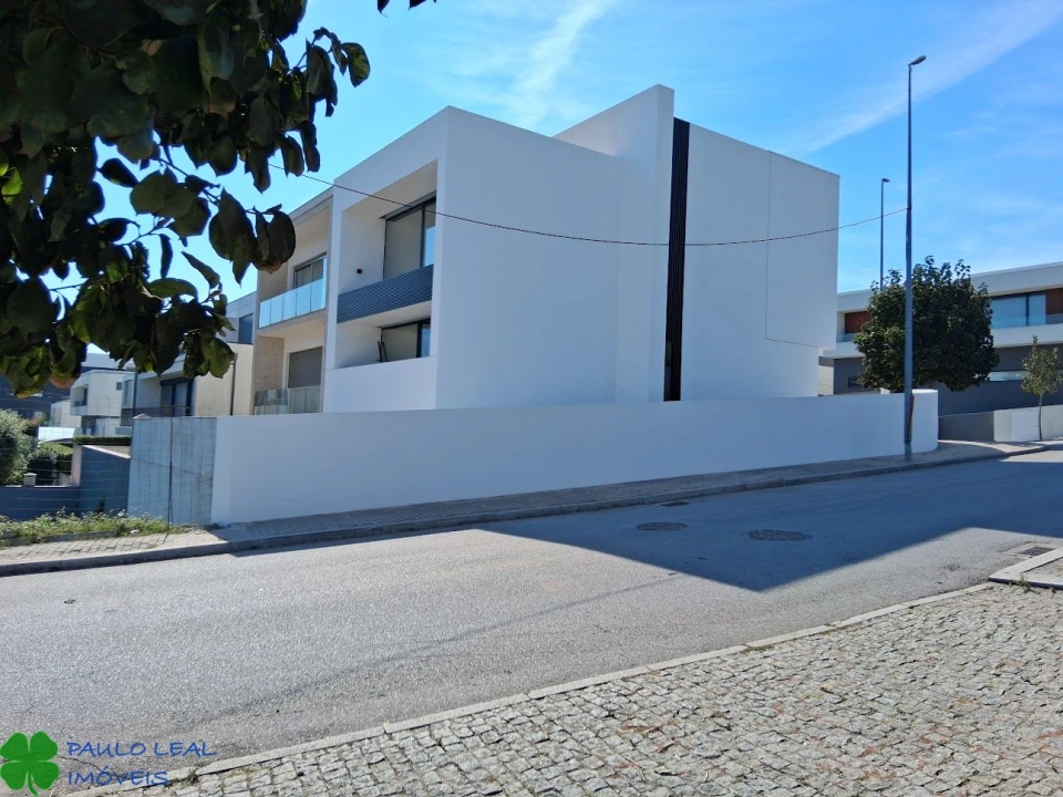 Moradia T3 para Venda em Fânzeres e São Pedro da Cova Foto 1