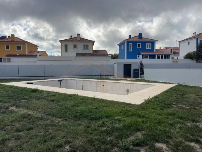 Moradia T4 para Venda em Tornada e Salir do Porto Foto 4