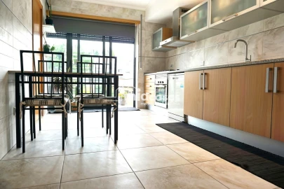 Apartamento T3 para Venda em Tamengos, Aguim e Óis do Bairro