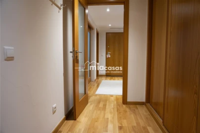 Apartamento T3 para Venda em Tamengos, Aguim e Óis do Bairro