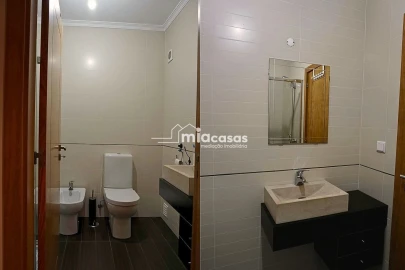 Apartamento T3 para Venda em Tamengos, Aguim e Óis do Bairro