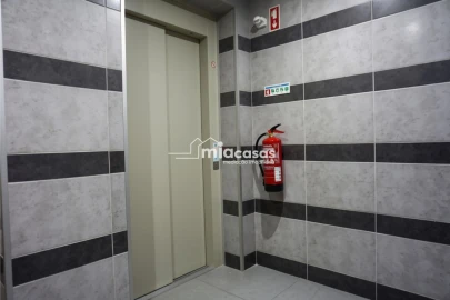 Apartamento T3 para Venda em Tamengos, Aguim e Óis do Bairro