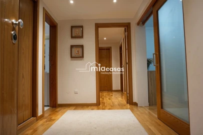Apartamento T3 para Venda em Tamengos, Aguim e Óis do Bairro