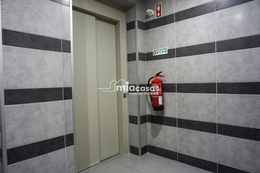 Apartamento T3 para Venda em Tamengos, Aguim e Óis do Bairro Foto 3