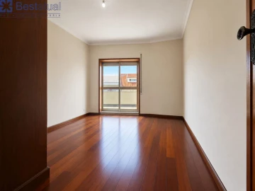 Apartamento T4 para Venda em Paranhos