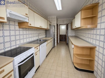 Apartamento T4 para Venda em Paranhos