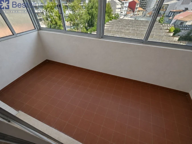 Apartamento T4 para Venda em Paranhos Foto 21