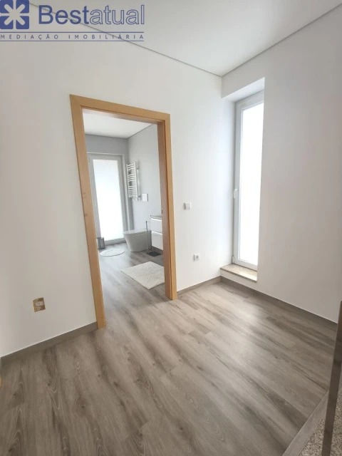 Moradia T3 para Venda em Rio Mau e Arcos