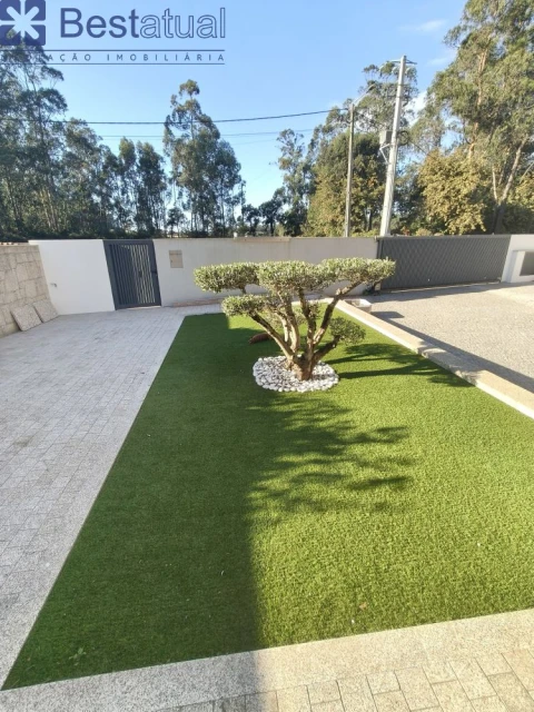 Moradia T3 para Venda em Rio Mau e Arcos