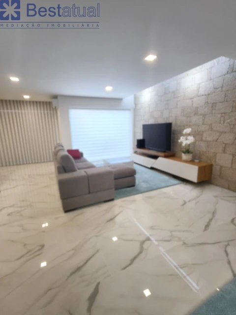 Moradia T3 para Venda em Rio Mau e Arcos