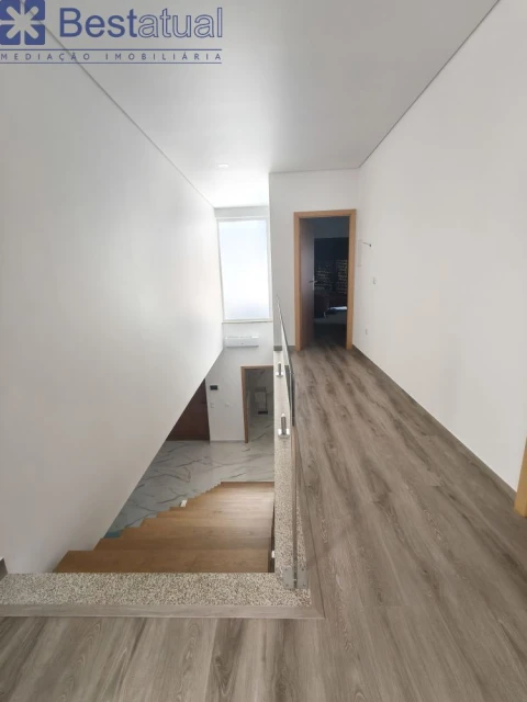 Moradia T3 para Venda em Rio Mau e Arcos