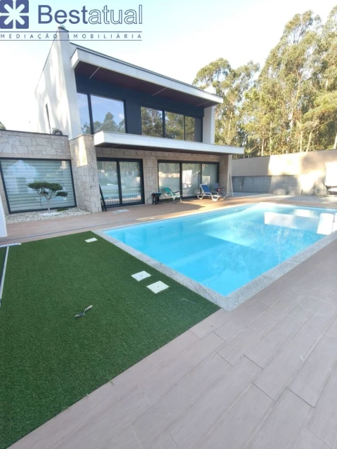 Moradia T3 para Venda em Rio Mau e Arcos