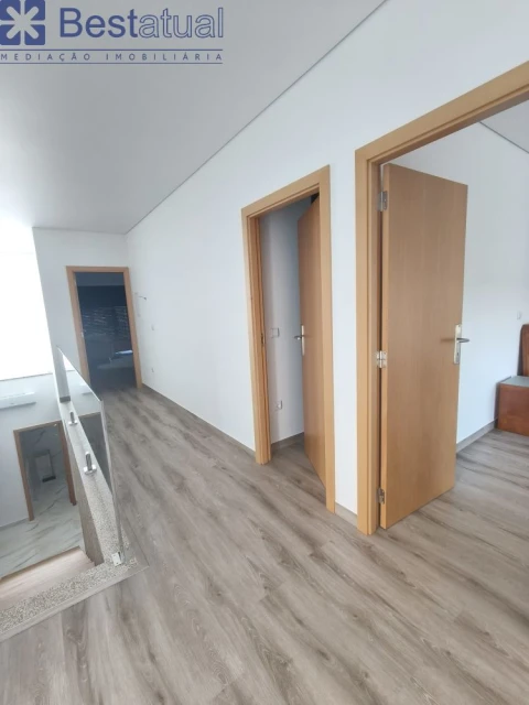 Moradia T3 para Venda em Rio Mau e Arcos
