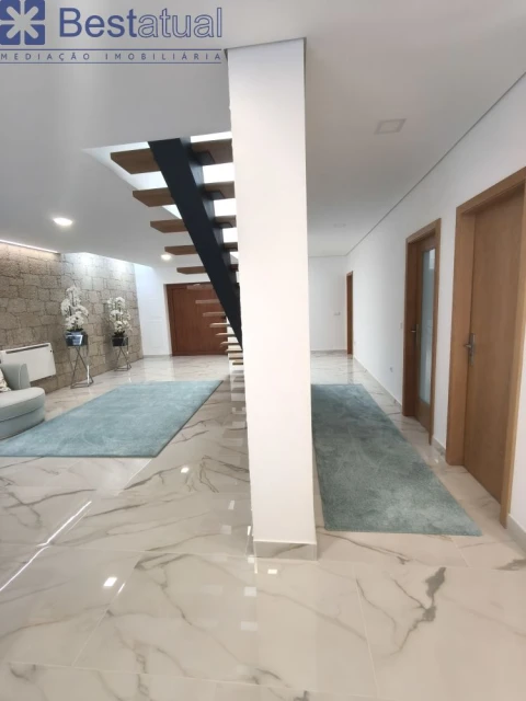 Moradia T3 para Venda em Rio Mau e Arcos